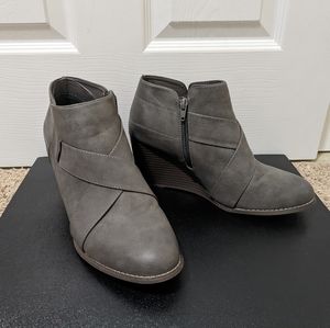 Maurices, Wedge Ankle Boot, Women's Size 12, Charcoal